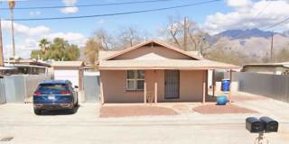 Cute 2 Bedroom Cottage. Minutes to UofA Cute 2 Bedroom Cottage. Minutes to UofA Gallery 1