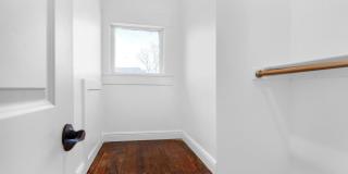 1115 W Bond Street Gallery 20