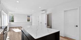 Bright & Spacious - 2BR Condo in Seattle Gallery 7