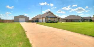 3 Bed, 2 Bath Home with Bonus Office and  Huge Workshop Gallery 1