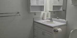 Bright and Spacious Condo for Rent in Downtown Verona Gallery 10