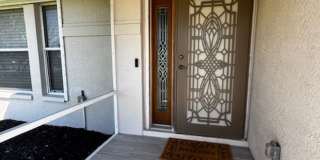 2 bedroom 1.5 bathroom furnished home Gallery 3