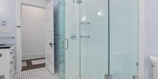 Stunning 3 bedroom main floor unit in prime Saint Paul location. Gallery 23