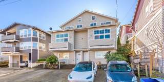 Beautiful 3-Bedroom Townhome with In-Unit Washer/Dryer, Off-Street Parking & Convenient Queen Anne Fremont location Gallery 1