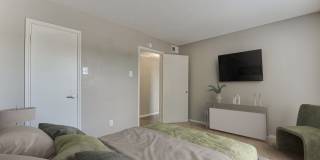 The Manhattan Gallery 15