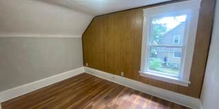 Spacious 3-Bed Single-Family Home in Quiet Kenmore Neighborhood Gallery 7