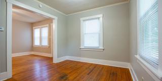 2 Bedroom / 1 Bath Duplex with Garage in Askarben! Gallery 5
