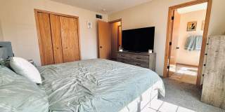 Updated 3bed 3bath End Unit Townhome w’Great Views Gallery 9