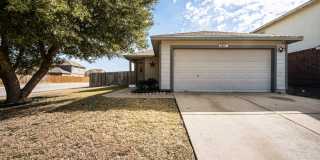 3 Bedroom, 2 Bath, Corner Lot Home Near Tesla & Airport Gallery 1