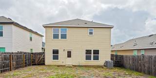 Open-Concept 3BR + Game Room Near Fort Sam & Randolph - Realtor Commission: $500 Gallery 38