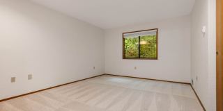 Beautifully Updated 2-Bedroom, 2-Bath Condo Near Downtown Kirkland Beautifully Updated 2-Bedroom, 2-Bath Condo Near Downtown Kirkland Gallery 13
