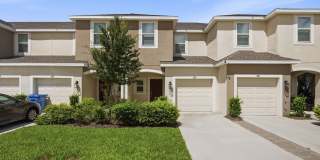 Well-laid-out, newer 3 Bed /2.5 Bath Townhome at River Landing Gallery 1