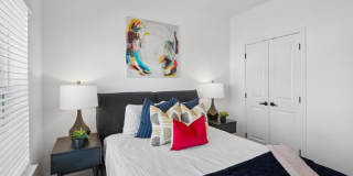 Hillside on Parmer Lane Gallery 24