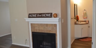 Warner Courtyard Apartments Gallery 16