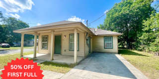 *MOVE IN SPECIAL* Great Location! 3 Bedroom Home Near Shopping & Dining! *MOVE IN SPECIAL* Great Location! 3 Bedroom Home Near Shopping & Dining! Gallery 1