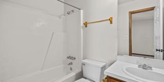 Charming 2 Bed, 2.5 Bath Townhouse for Rent in Virginia Beach! Gallery 13