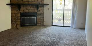 Well Maintained 2 bed 2 bath condo in Woodside Village! Gallery 4