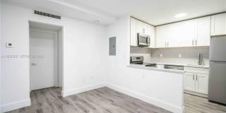 1950 NW 2nd Ct Gallery 3