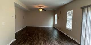 Bright-Sunny 4 Bedroom, 2.5 Bathroom Home - Mooresville Graded Schools - Fresh Paint - Fenced Yard - Community Pool Gallery 8