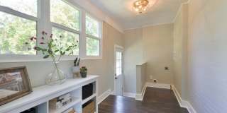 Beautifully remodeled 3 Bedroom Bungalow in Old Town Gallery 27