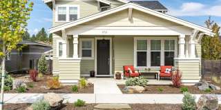 Beautiful 3 Bed/2.5 Bath Home in NW Bend - Fields Street Gallery 1