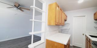 Ground floor One bedroom with Private Patio near Diamond District Gallery 7