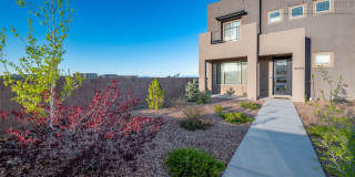 1 MO. FREE RENT! Gorgeous Corner-Lot Townhouse with Mountain Views Gallery 2