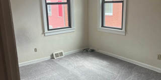 2206 Sarah Street Gallery 16