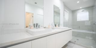 10366 NW 68th Ter Gallery 7