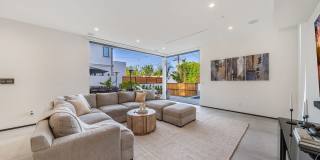 200 N DOHENY Dr Gallery 42