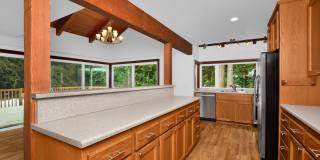 Private 4 Bedroom Retreat on 5-Acres Cottage Lake Gallery 15