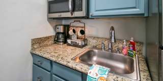 Parkside Suite: Fully Furnished Modern Studio in the Heart of Jacksonville $300 Utility Fee Gallery 16