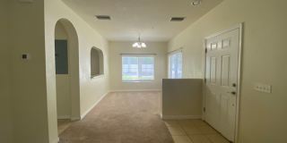 Beautiful 3 Bedroom 2.5 Bath Townhome in Lakeside Village!! Gallery 7