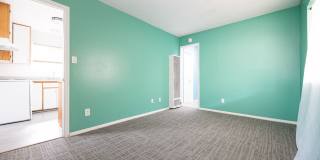 Beautiful Detached 1 Bedroom Home in Lakeside! Gallery 3