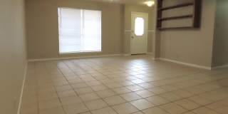 South Tyler! 3 Bedroom, 2 Bath Duplex w/Garage Gallery 5