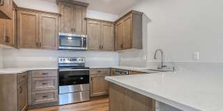 Beautiful 2 Bedroom 2.5 Bathroom Duplex in Great Washougal Location! Beautiful Finishes! Gallery 1