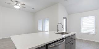 Beautiful 4 Bedroom 2 Bathroom Home in Cedar Lane Community with Storm Shelter (Neighborhood Pool and Park) Gallery 8