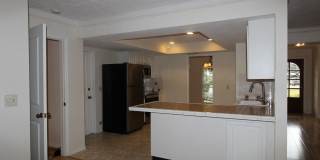 Lovely 4 Bedrooms / 2 Bathrooms / 2-Car Garage Gallery 8