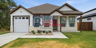 Modern 3-Bedroom Home Near Lake Granbury MOVE-IN SPECIAL Gallery 1