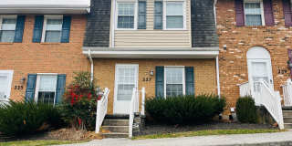 2 Bedroom, 1.5 Bath Townhouse Gallery 2