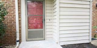 Adorable 2 bedroom townhome style Condo Gallery 3