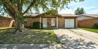 Cute 3 Bed 1 Bath in Mustang! Gallery 1