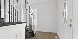 Room in 5 Bedroom Home at Carlton Ave Gallery 9
