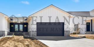 5243 North Pinecrest Court Gallery 1