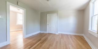 *AVAILABLE NOW* Super Affordable & Renovated 3 Bedroom Town House in the South Side Slopes! Gallery 7