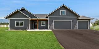 Luxury Mountain View Home on 1 Acre Gallery 1
