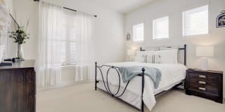 Larkspur Creekside Age 55+ Apartment Homes Gallery 10