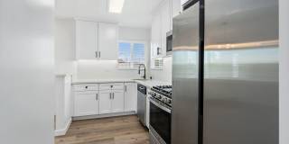 Designer Mid-City/Fairfax House + Studio | Dog Run & Private Orchard | 3-Car Parking Gallery 12