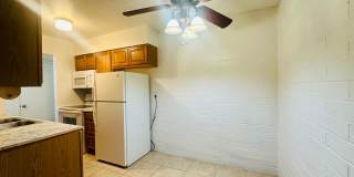 Desert Atrium - Studios, 1 Bedrooms and 2 Bedrooms in Great Location! Community Pool! Gallery 8