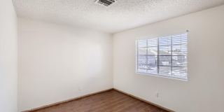 LOVELY 2 bedroom Condo Ready for Immediate Move in!! Gallery 16